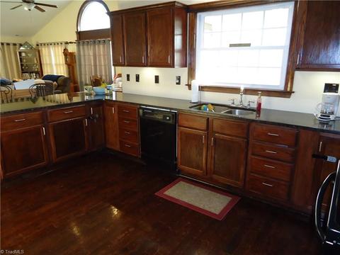 1052 Carson Rd, Pilot Mountain, NC 27041 photo 11