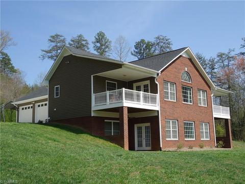 1052 Carson Rd, Pilot Mountain, NC 27041 photo 3