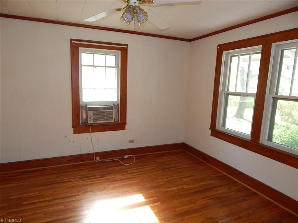156 Spring St, Elkin, NC 28621 photo 4