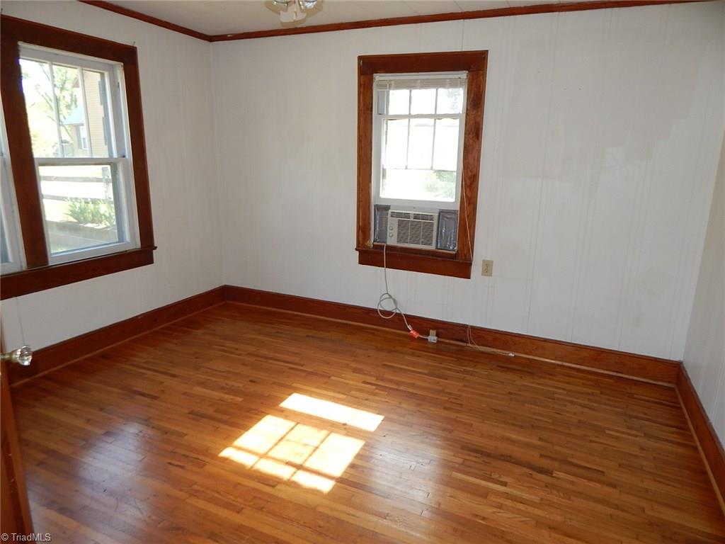 156 Spring St, Elkin, NC 28621 photo 3
