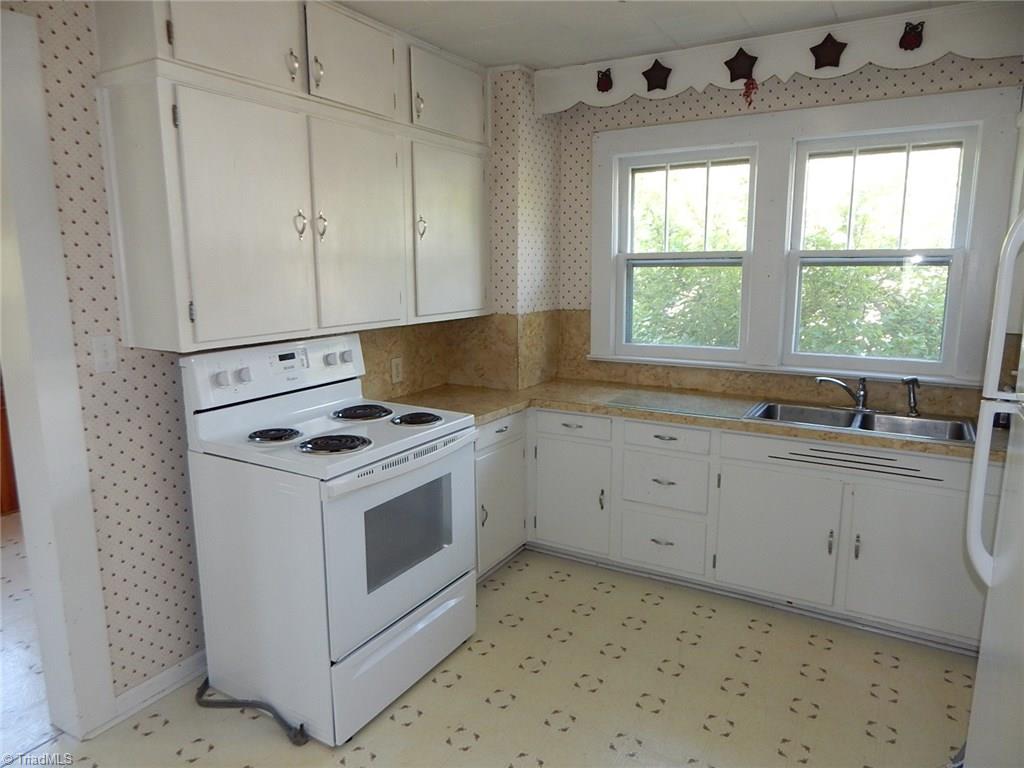 156 Spring St, Elkin, NC 28621 photo 7