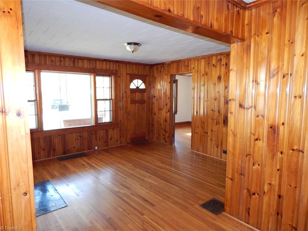 156 Spring St, Elkin, NC 28621 photo 2