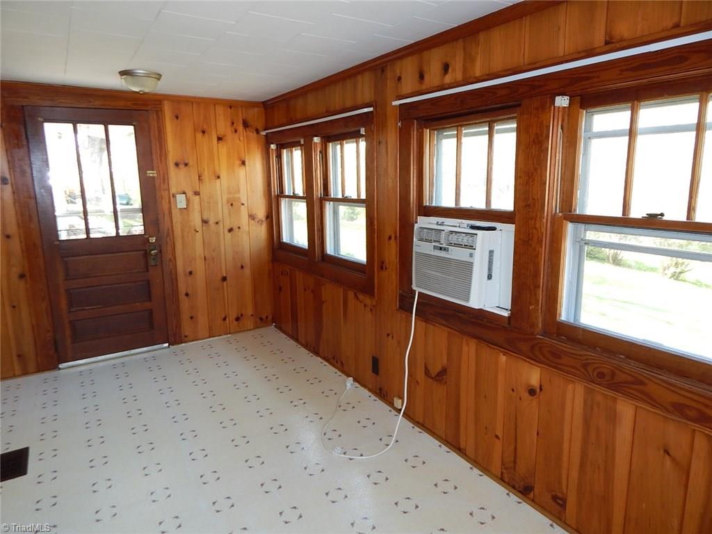 156 Spring St, Elkin, NC 28621 photo 9