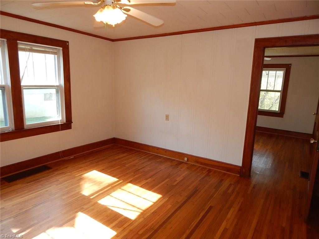 156 Spring St, Elkin, NC 28621 photo 5