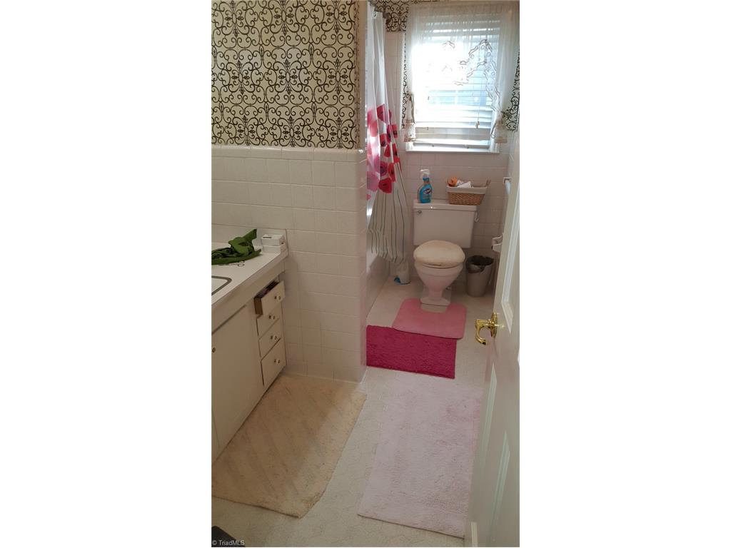 3203 Pine Needles Rd, High Point, NC 27265 photo 10
