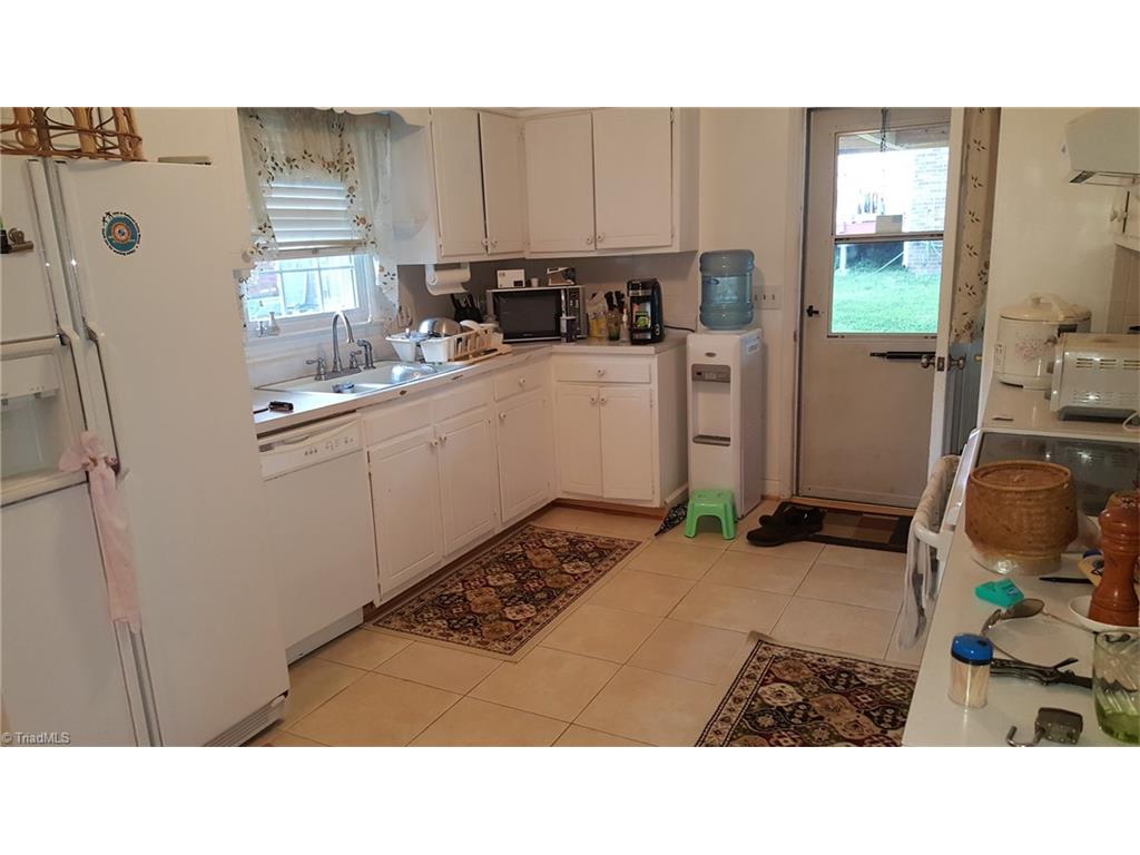 3203 Pine Needles Rd, High Point, NC 27265 photo 3