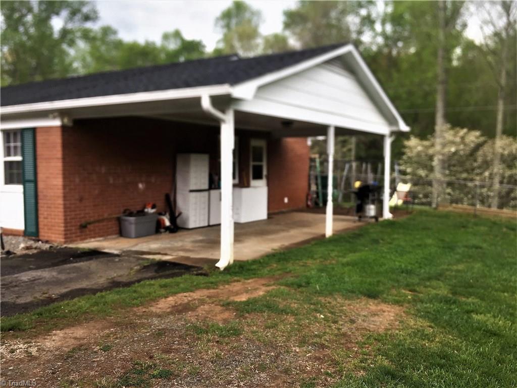 125 Cedardale Ln, King, NC 27021 photo 2