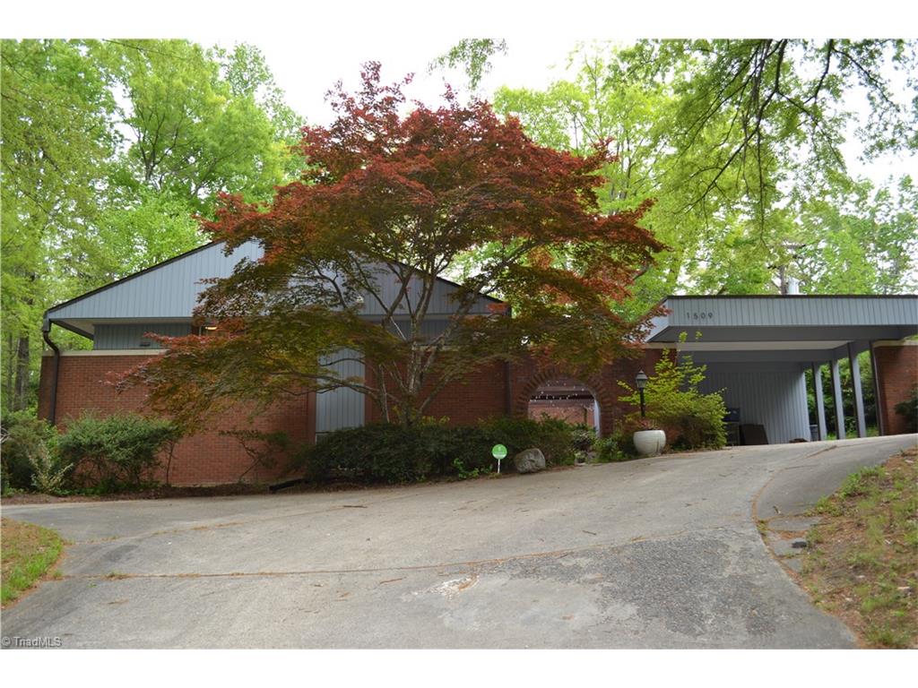 1509 Cherokee Dr, High Point, NC 27262 photo 1