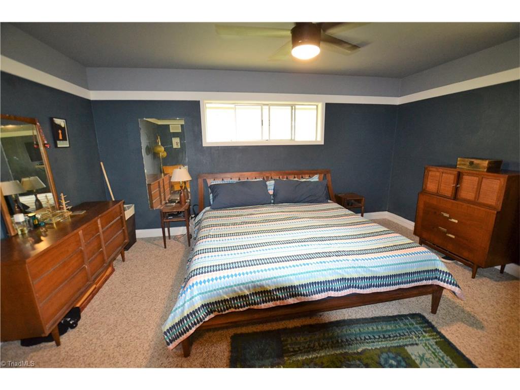 1509 Cherokee Dr, High Point, NC 27262 photo 12
