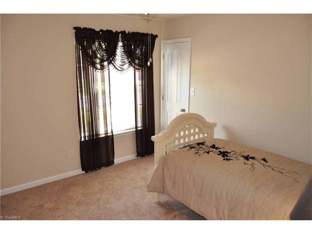 834 Hedgepath Ter, High Point, NC 27265 photo 10