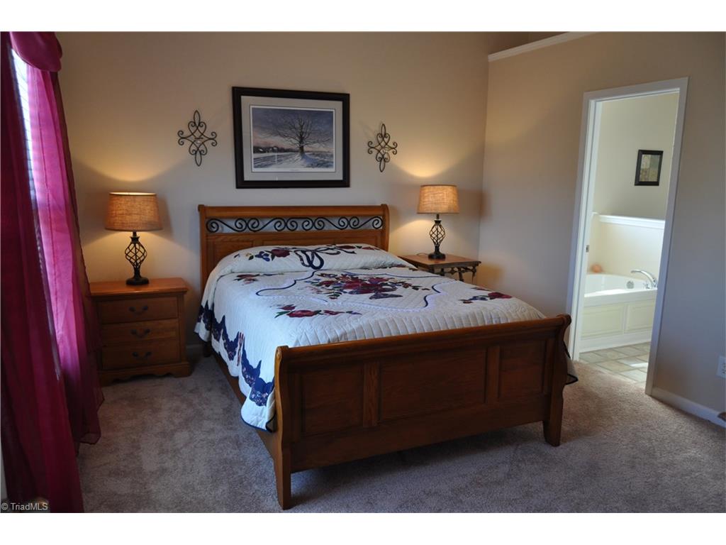 834 Hedgepath Ter, High Point, NC 27265 photo 9