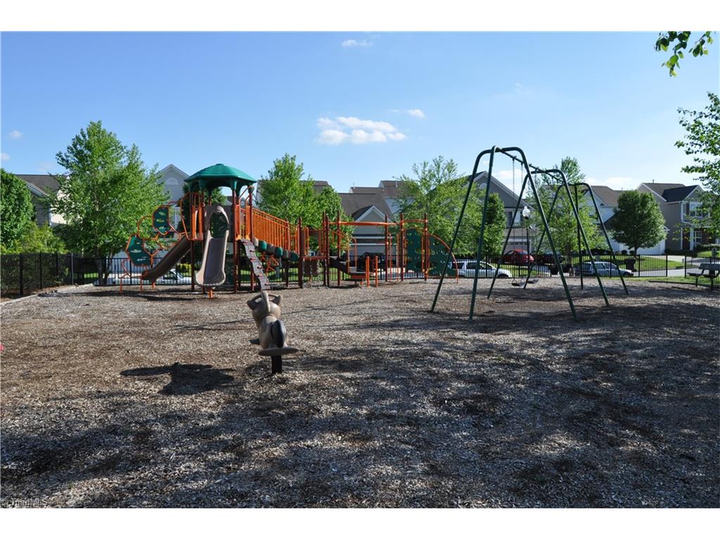 834 Hedgepath Ter, High Point, NC 27265 photo 16