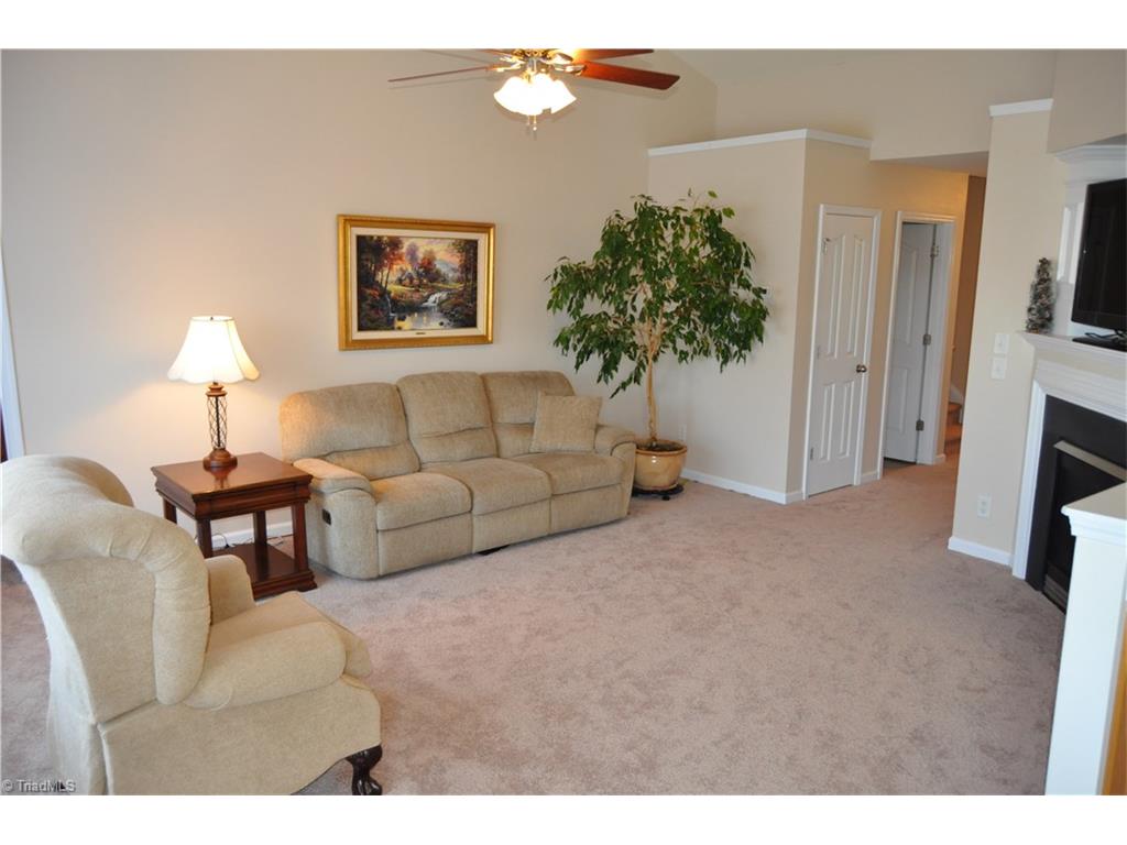 834 Hedgepath Ter, High Point, NC 27265 photo 4