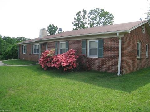 103 Fireside Ln, King, NC 27021 photo 1