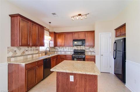 870 Hedgepath Ter, High Point, NC 27265 photo 6