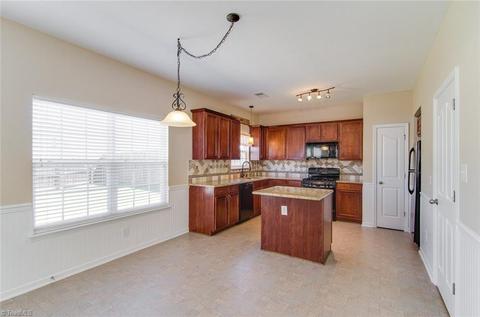 870 Hedgepath Ter, High Point, NC 27265 photo 7