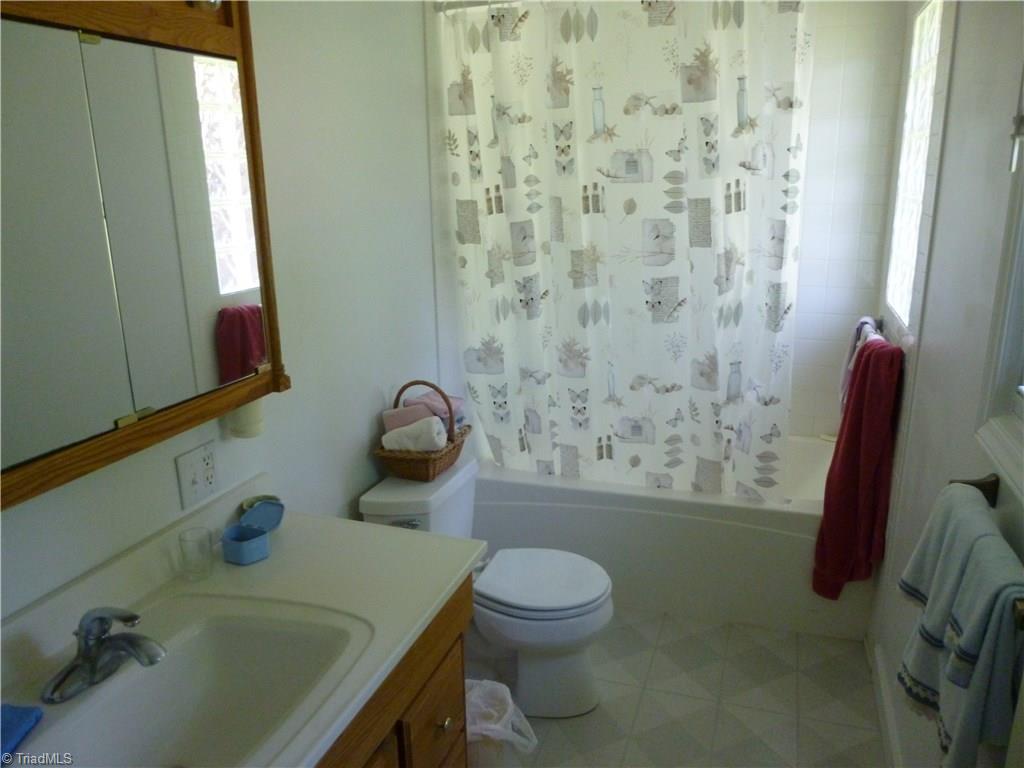 1476 Barker Rd, Roaring River, NC 28669 photo 9