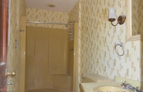 591 Hampton Rd, Eden, NC 27288 photo 5
