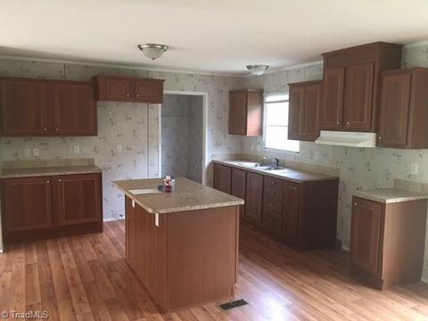 1045 Laredo Dr, Madison, NC 27025 photo 2