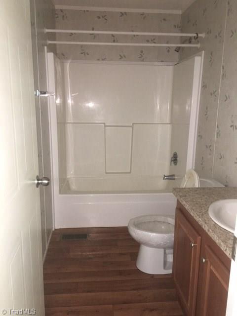 1045 Laredo Dr, Madison, NC 27025 photo 4