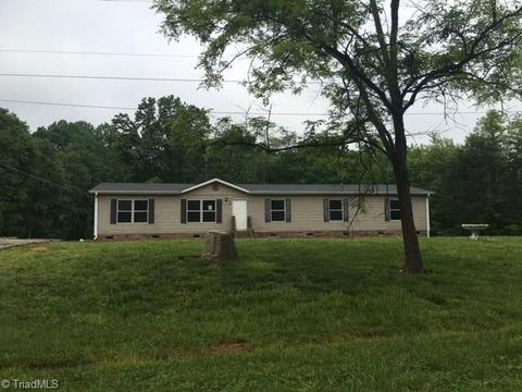1045 Laredo Dr, Madison, NC 27025 photo 1