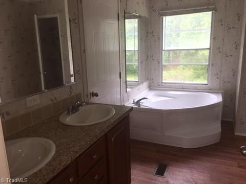 1045 Laredo Dr, Madison, NC 27025 photo 7