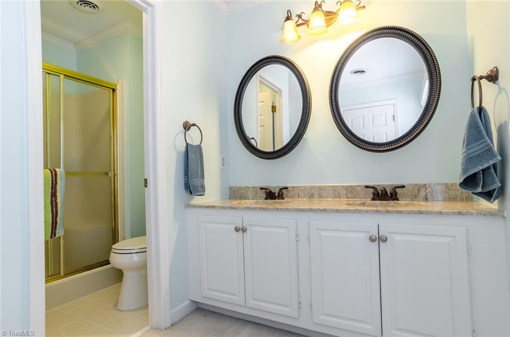 2040 La Dora Dr, High Point, NC 27265 photo 18