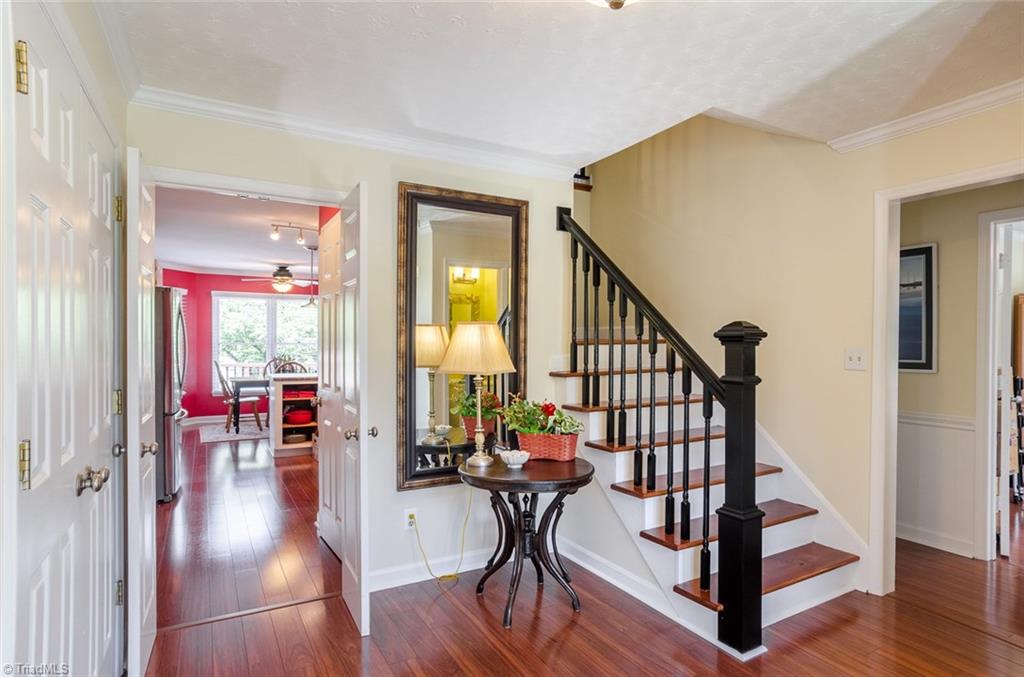 2040 La Dora Dr, High Point, NC 27265 photo 3