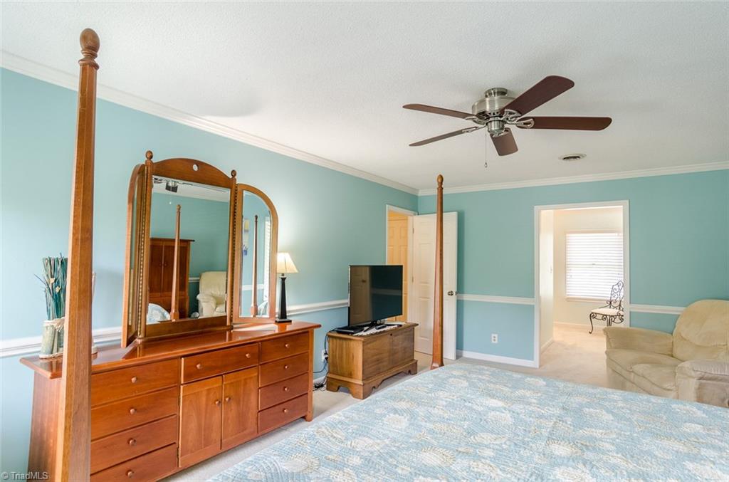 2040 La Dora Dr, High Point, NC 27265 photo 17