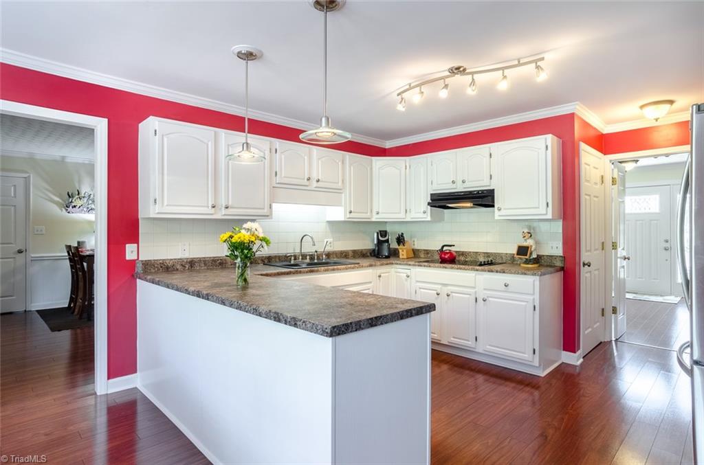 2040 La Dora Dr, High Point, NC 27265 photo 12
