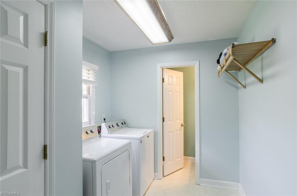 2040 La Dora Dr, High Point, NC 27265 photo 15
