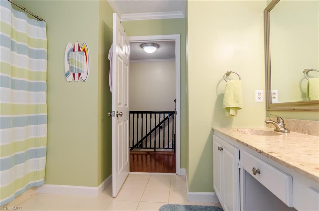 2040 La Dora Dr, High Point, NC 27265 photo 21