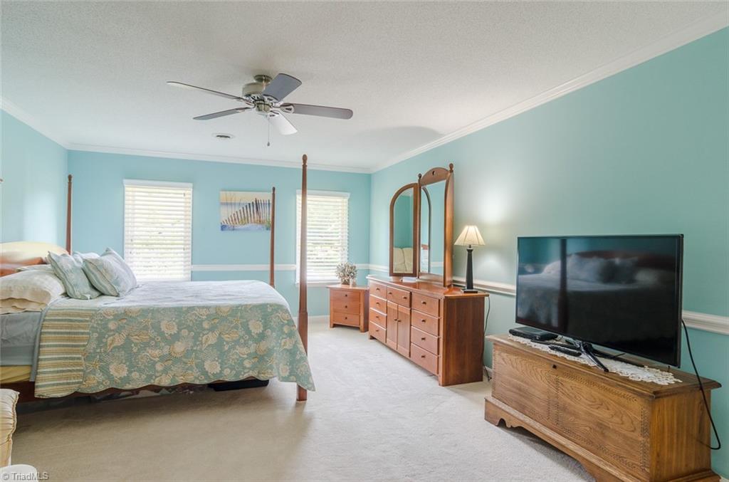 2040 La Dora Dr, High Point, NC 27265 photo 16