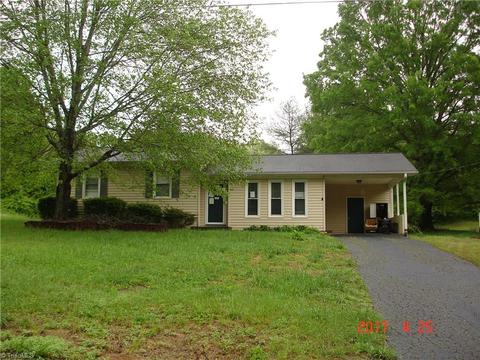 202 Mountainview Ct, King, NC 27021 photo 1