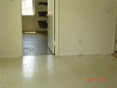 202 Mountainview Ct, King, NC 27021 photo 2