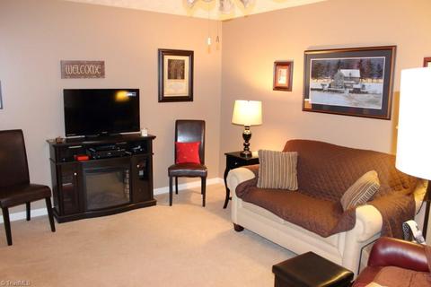 1045 Laurel Bluff Dr, King, NC 27021 photo 6