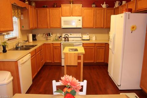 1045 Laurel Bluff Dr, King, NC 27021 photo 8