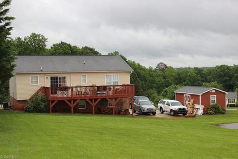 1045 Laurel Bluff Dr, King, NC 27021 photo 2
