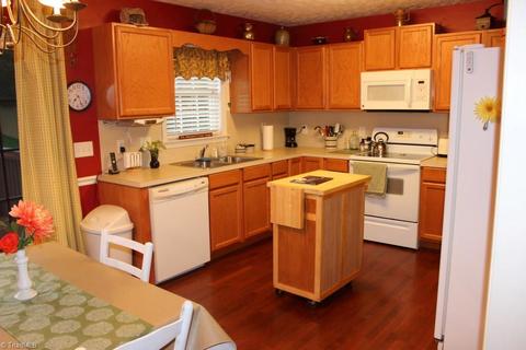 1045 Laurel Bluff Dr, King, NC 27021 photo 7