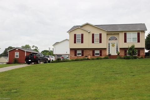 1045 Laurel Bluff Dr, King, NC 27021 photo 17