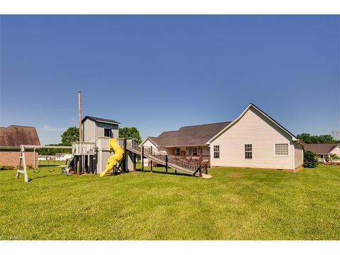 2984 Clear Ridge Dr, Trinity, NC 27370 photo 2