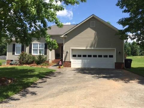 4035 Patsy Dr, Winston Salem, NC 27107 photo 2