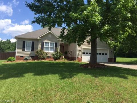 4035 Patsy Dr, Winston Salem, NC 27107 photo 3