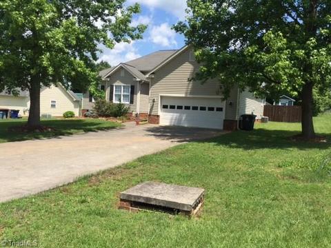 4035 Patsy Dr, Winston Salem, NC 27107 photo 4