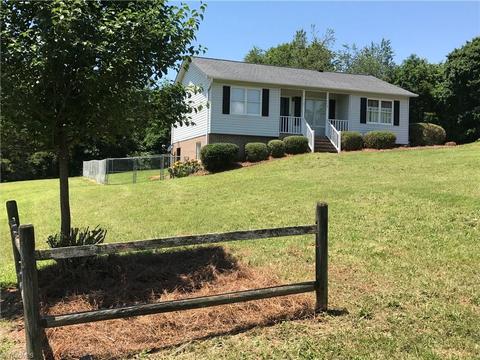 178 Marie Dr, King, NC 27021 photo 2