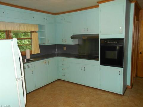 2103 Guyer St, High Point, NC 27265 photo 6