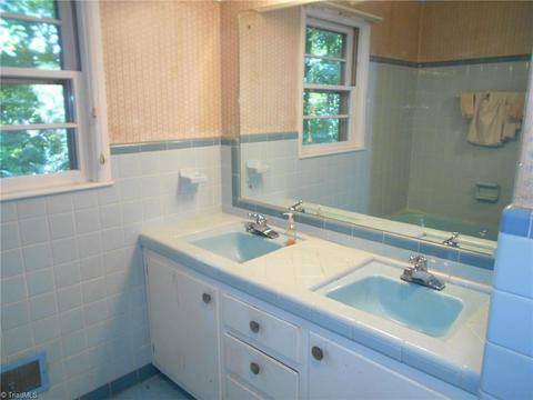 2103 Guyer St, High Point, NC 27265 photo 9