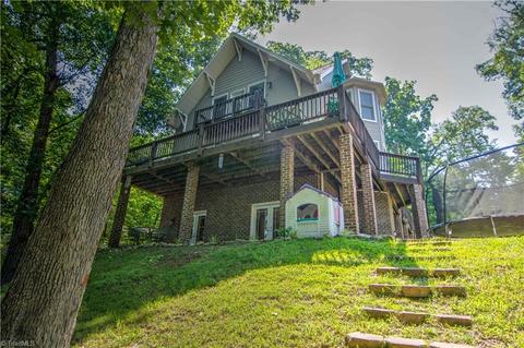 693 Dockside Ter, Denton, NC 27239 photo 2