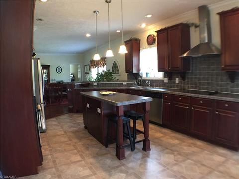 139 Higher Ground Ln, Lowgap, NC 27024 photo 10
