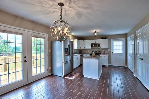 936 E Meadow Rd, Eden, NC 27288 photo 4